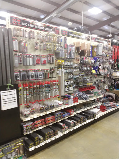 Farm Equipment Supplier «Tarwater Farm & Home Supply», reviews and photos, 4107 NW Topeka Blvd, Topeka, KS 66617, USA