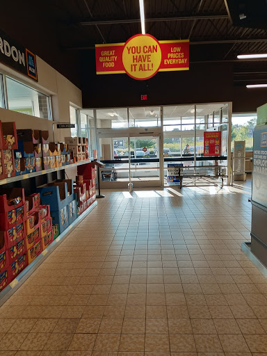 Supermarket «ALDI», reviews and photos, 302 Center St, Chardon, OH 44024, USA