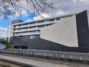Photo n°5 de UVSQ - UFR Simone Veil - Santé à Montigny-le-Bretonneux ()