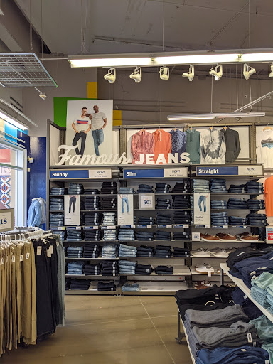 Clothing Store «Old Navy», reviews and photos, 634 Spectrum Center Dr, Irvine, CA 92618, USA