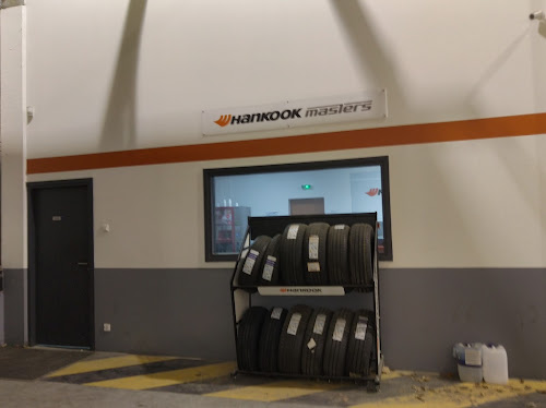 Magasin de pneus Hankook Masters Élancourt