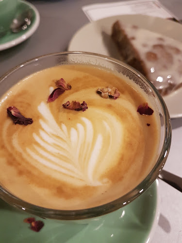 Alshurfa Specialty Cafe الشرفة كافيه للقهوة المختصة (نساء فقط)