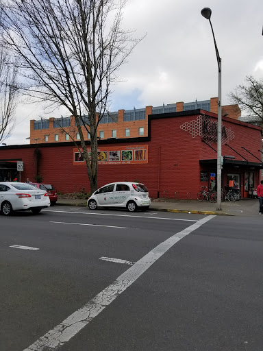 Grocery Store «Kiva Grocery Store», reviews and photos, 125 W 11th Ave, Eugene, OR 97401, USA
