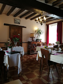 Atmosphère du Restaurant Auberge Au Relais Du Plessis Bourré à Soulaire-et-Bourg - n°1