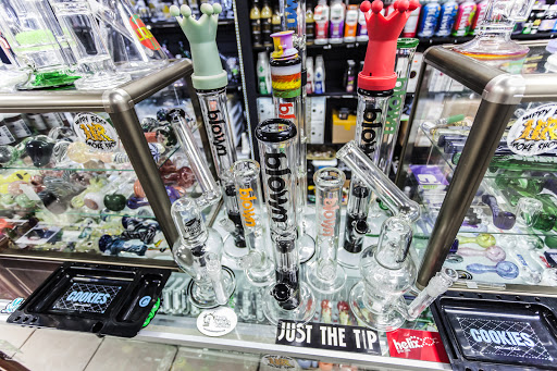 Vaporizer Store «Happy Rock Smoke Shop», reviews and photos, 334 NE 72nd St, Kansas City, MO 64118, USA