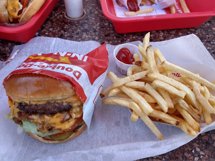 Hamburger restaurant near Dunes Inn Wilshire