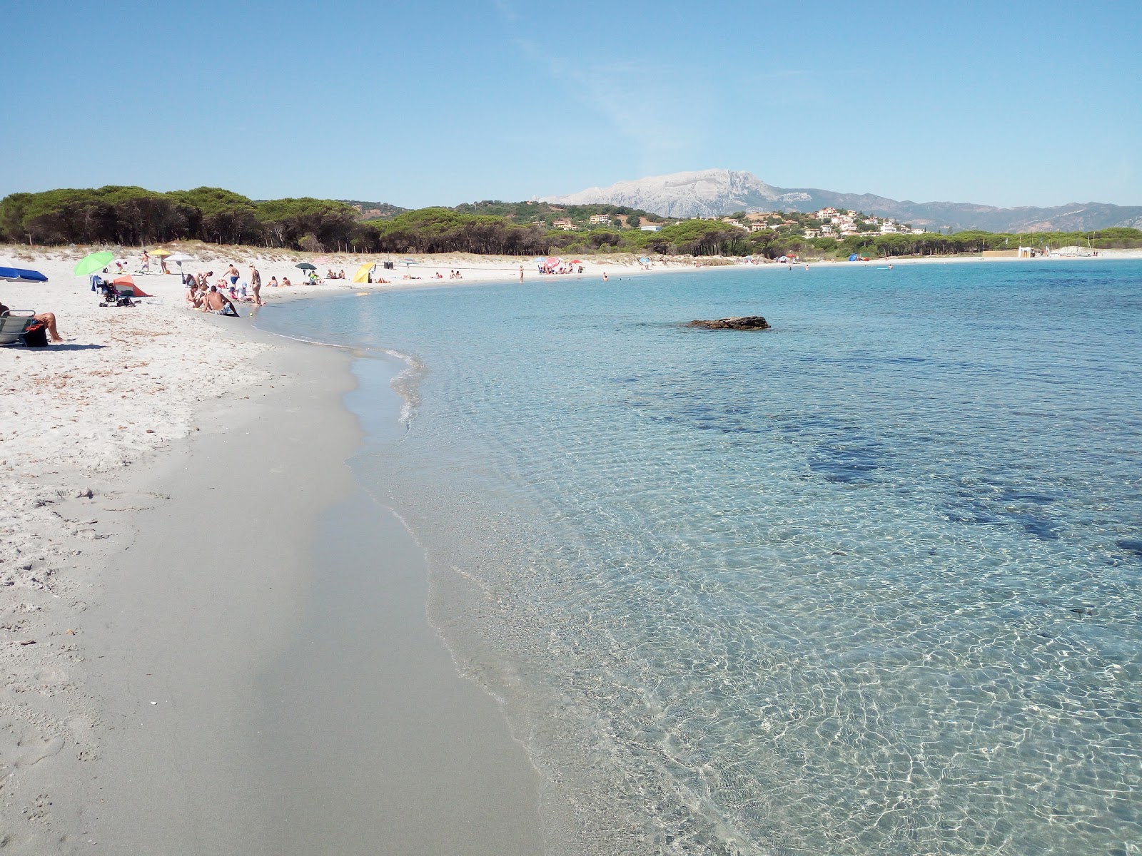 Fotografija Spiaggia La Caletta z svetel fin pesek površino