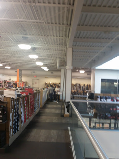 Shoe Store «DSW Designer Shoe Warehouse», reviews and photos, 60 NJ-17, Paramus, NJ 07652, USA
