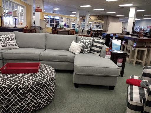Furniture Store «Raymour & Flanigan Furniture and Mattress Store», reviews and photos, 220 Reynolds Rd, Johnson City, NY 13790, USA
