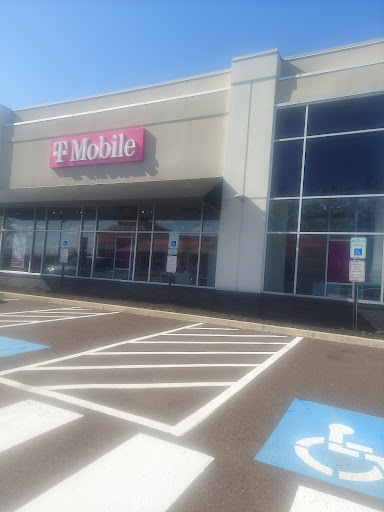 Cell Phone Store «T-Mobile», reviews and photos, 250 N West End Blvd, Quakertown, PA 18951, USA