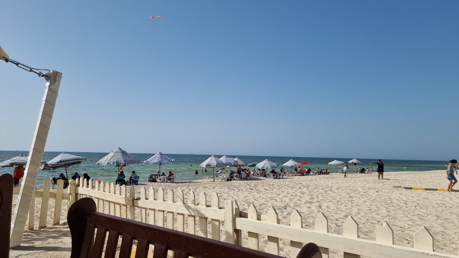 Valokuva El Nakheel Beachista. mukavuudet alueella
