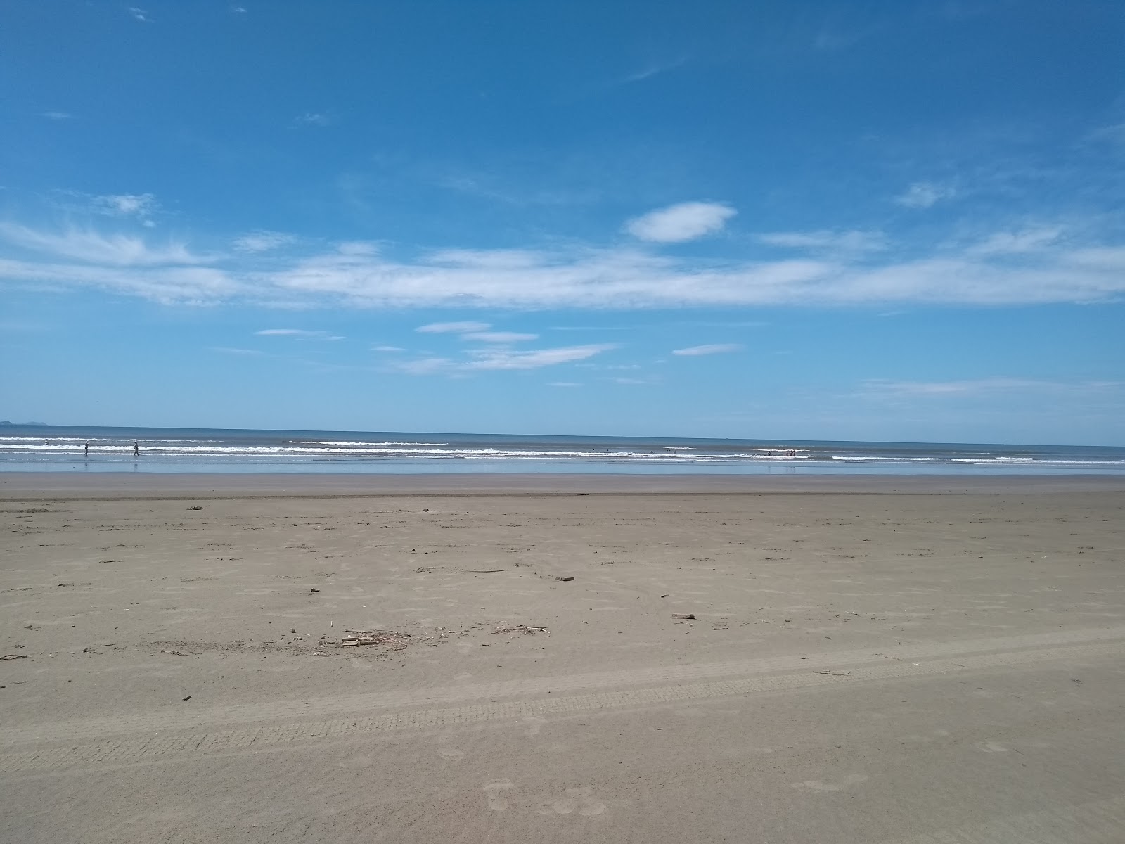 Photo of Balnearia Belmira Novaes Beach with very clean level of cleanliness