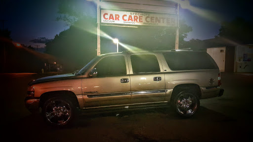 Shiny Brite Car Wash & Detail Center en Kalamazoo