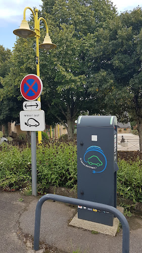 Borne de recharge de véhicules électriques Ouest Charge Charging Station La Forest-Landerneau