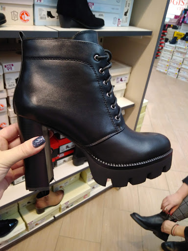 Stores to buy women's high boots Minsk