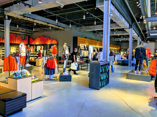Clothing Store «Nike Boston», reviews and photos, 200 Newbury St, Boston, MA 02116, USA
