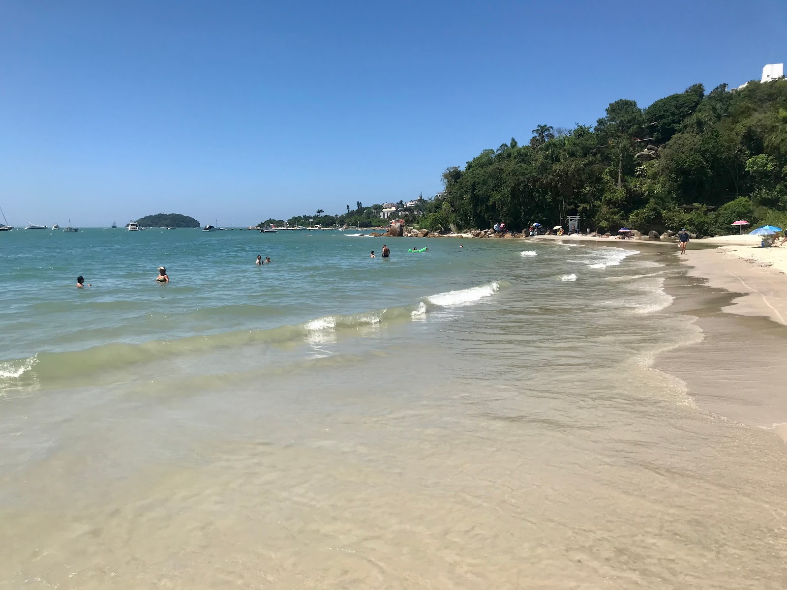 Fotografija Praia do Canajure II z turkizna čista voda površino