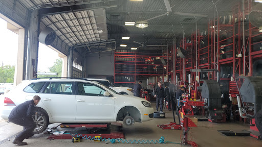 Tire Shop «Discount Tire Store - Bee Cave, TX», reviews and photos, 3922 Ranch Rd 620 S, Bee Cave, TX 78738, USA