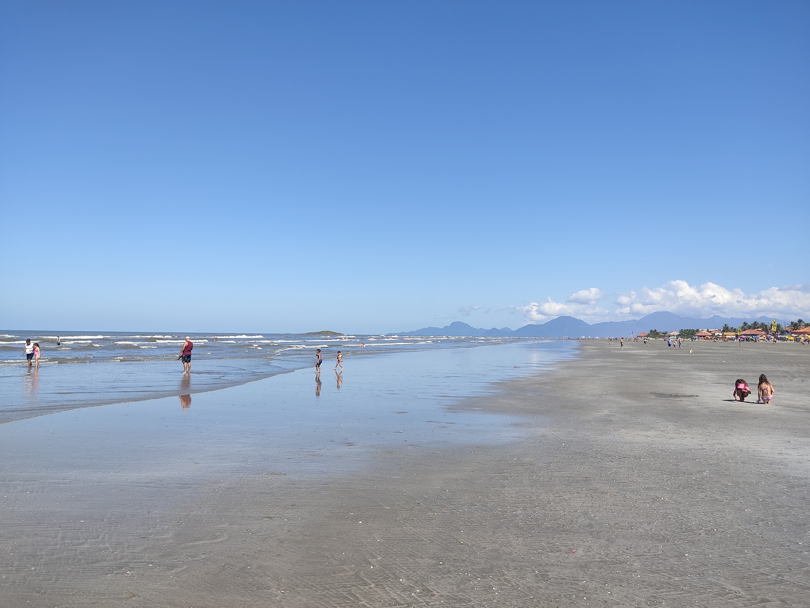 Foto af Gaivotas strand med lys fint sand overflade