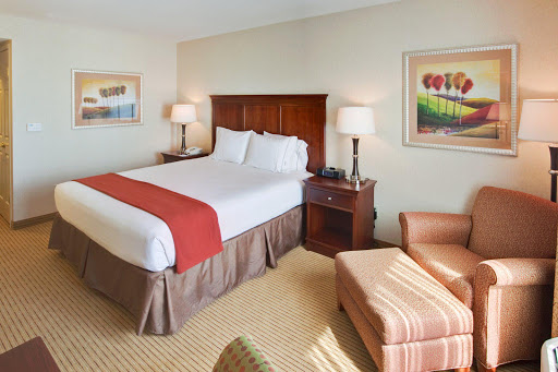 Holiday Inn Express & Suites Porterville, an IHG Hotel image