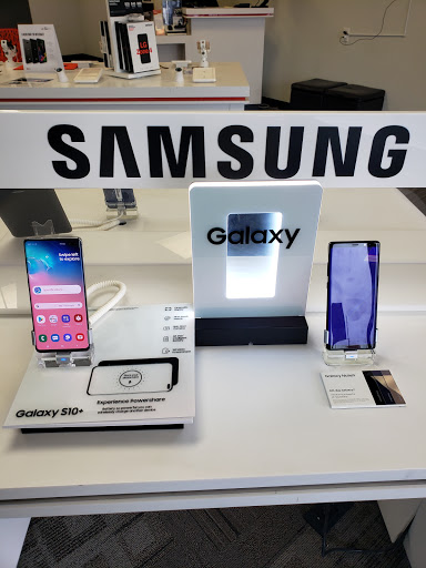 Cell Phone Store «Verizon Authorized Retailer - A Wireless», reviews and photos, 22618 WA-99 #104, Edmonds, WA 98026, USA