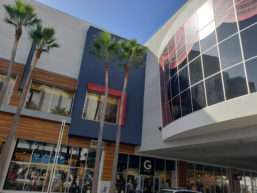 Sportswear Store «Columbia Sportswear Outlet at The Pike Outlets», reviews and photos, 35 Bay St, Long Beach, CA 90802, USA