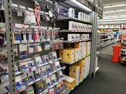 Office Supply Store «Staples», reviews and photos, 2950 Belcrest Center Dr, Hyattsville, MD 20782, USA