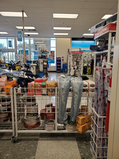 Clothing Store «Ross Dress for Less», reviews and photos, 212 Towne Center Dr, Compton, CA 90220, USA