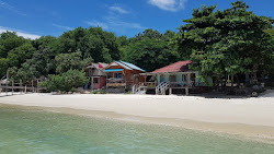 Wai Beach II'in fotoğrafı düz bir kıyı şeridi ile birlikte