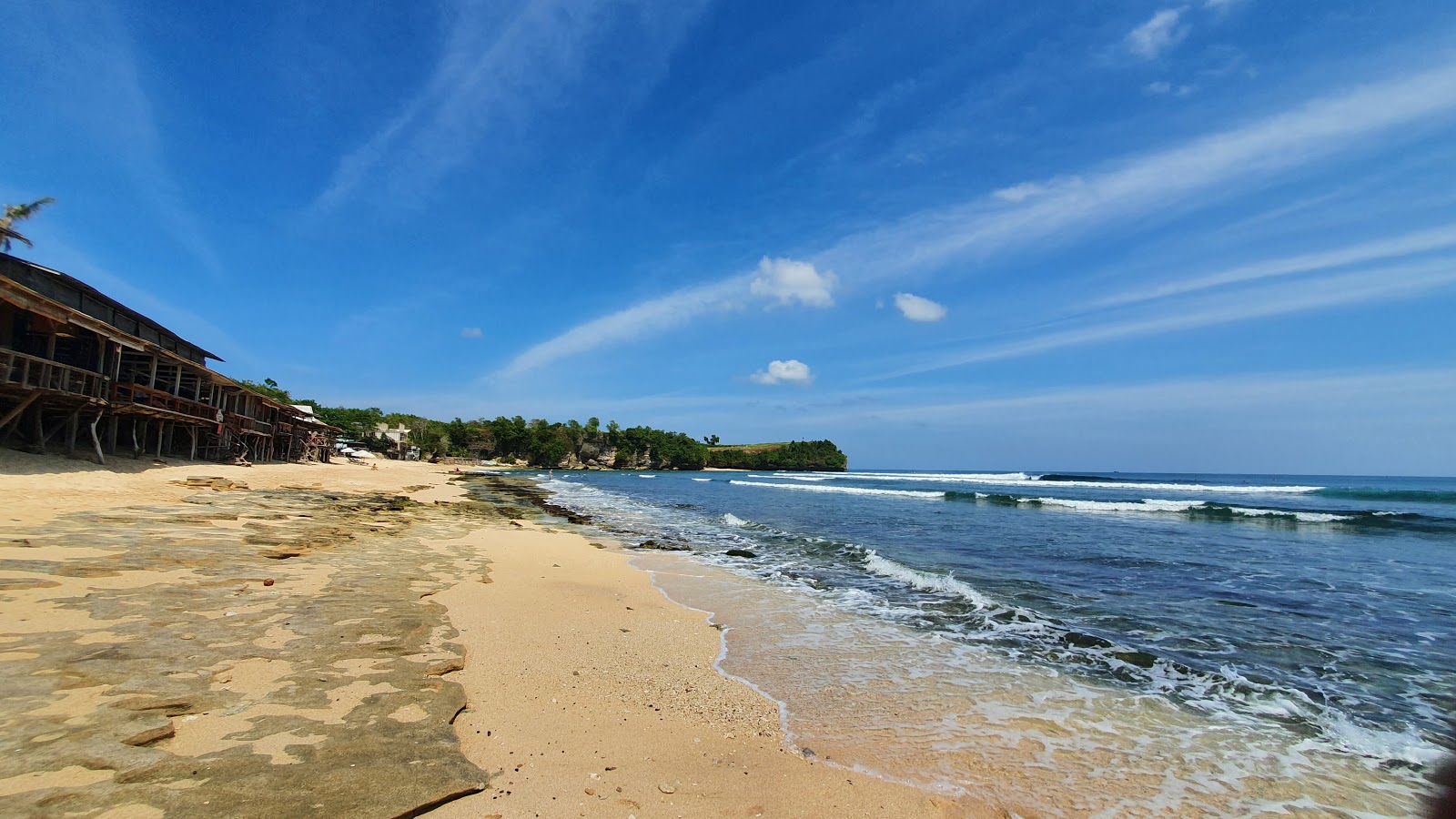 Balangan Plajı'in fotoğrafı - rahatlamayı sevenler arasında popüler bir yer