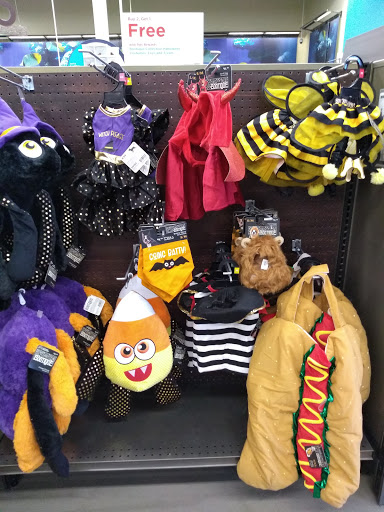 Pet Supply Store «Petco Animal Supplies», reviews and photos, 3000 Gateway St #220, Springfield, OR 97477, USA