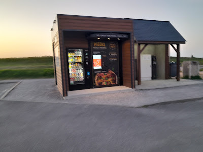 Distributeur pizza parking funiculaire à Le Tréport