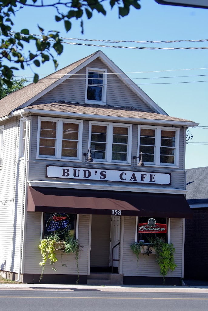 Bud's Cafe 06480