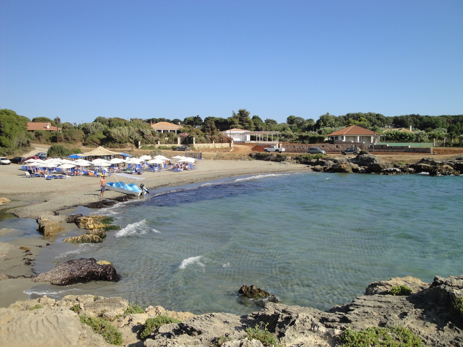 Photo of Pirgos beach II with partly clean level of cleanliness