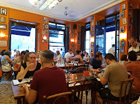 Atmosphère du Restaurant Bouchon Les Lyonnais - n°10