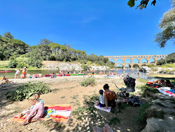 Foto von Plage le Pont du Gard mit geräumige küstenlinie