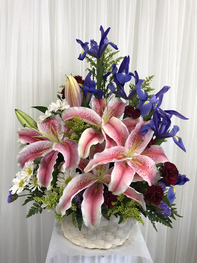 Florist «Country Cousins Flower shop», reviews and photos, 841 E Whittier Blvd, La Habra, CA 90631, USA