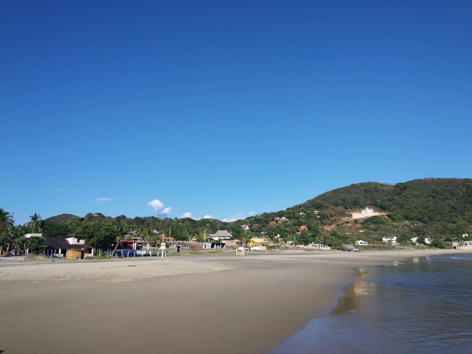 Photo de Playa Puerto Vicente avec l'eau turquoise de surface