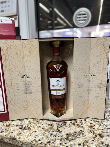 Liquor Store «D & M Liquor Store», reviews and photos, 595 Ralph David Abernathy Blvd, Atlanta, GA 30312, USA