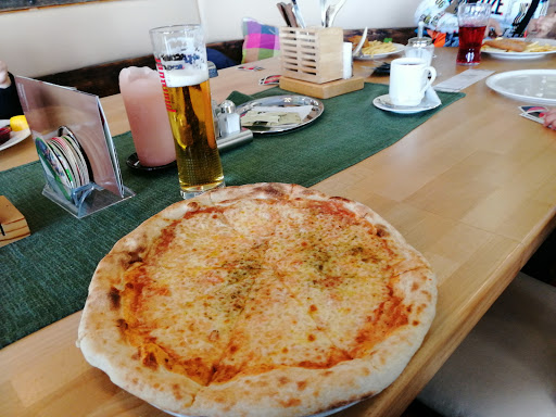 Tom`s Cafe-Restaurant-Pizzeria en Turrach