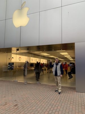 Computer Store «Apple Partridge Creek», reviews and photos, 17360 Hall Rd, Charter Twp of Clinton, MI 48038, USA