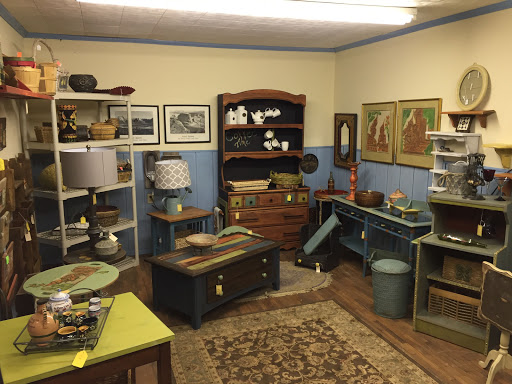 Antique Furniture Store «Old American Barn», reviews and photos, 107 Martinsburg Ave, Gordonsville, VA 22942, USA