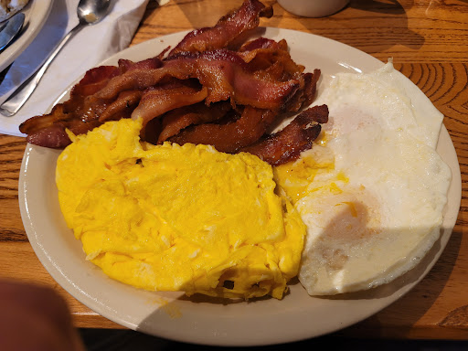 American Restaurant «Cracker Barrel Old Country Store», reviews and photos, 2421 Old Country Inn Dr, Caseyville, IL 62232, USA