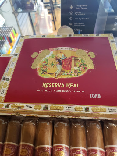 Tobacco Shop «Harbor Glass & Fine Tobacco», reviews and photos, 409 W Ehringhaus St, Elizabeth City, NC 27909, USA