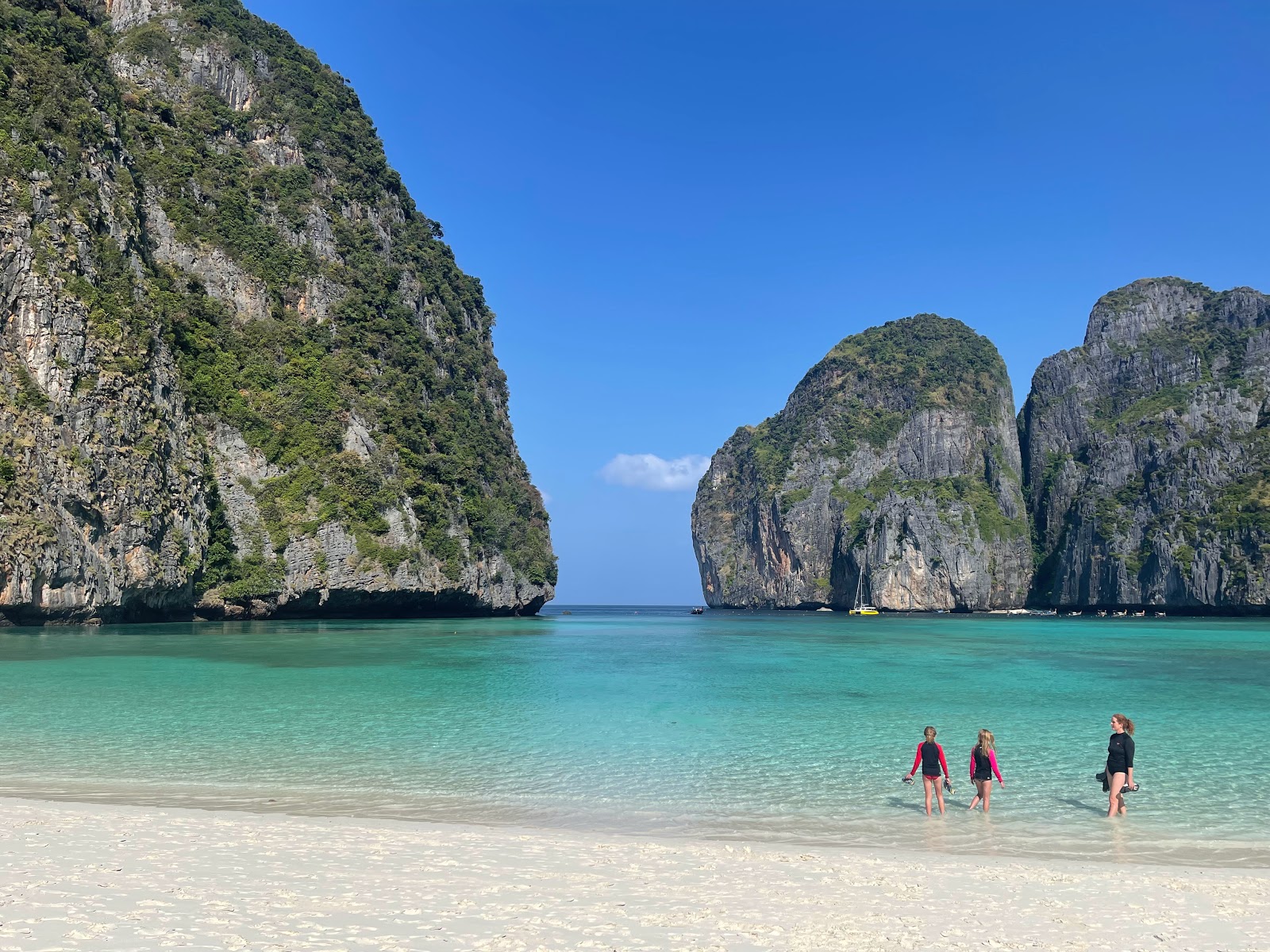 玛雅湾海滩的照片 带有宽敞的海湾