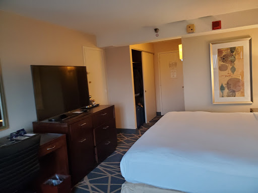 Hotel «DoubleTree by Hilton», reviews and photos, 9599 Skokie Blvd, Skokie, IL 60077, USA