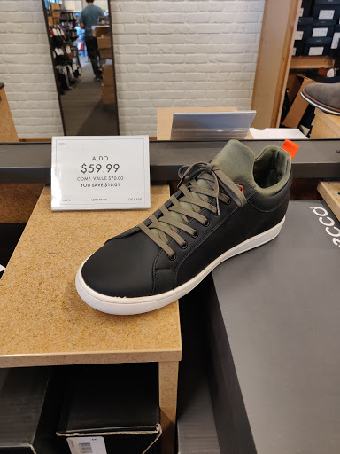 Shoe Store «DSW Designer Shoe Warehouse», reviews and photos, 2485 Richmond Ave, Staten Island, NY 10314, USA