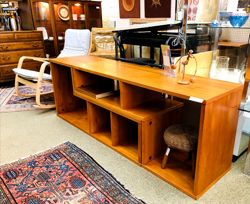 Used Furniture Store «Furniture Lounge», reviews and photos, 11 E University Ave, Champaign, IL 61820, USA