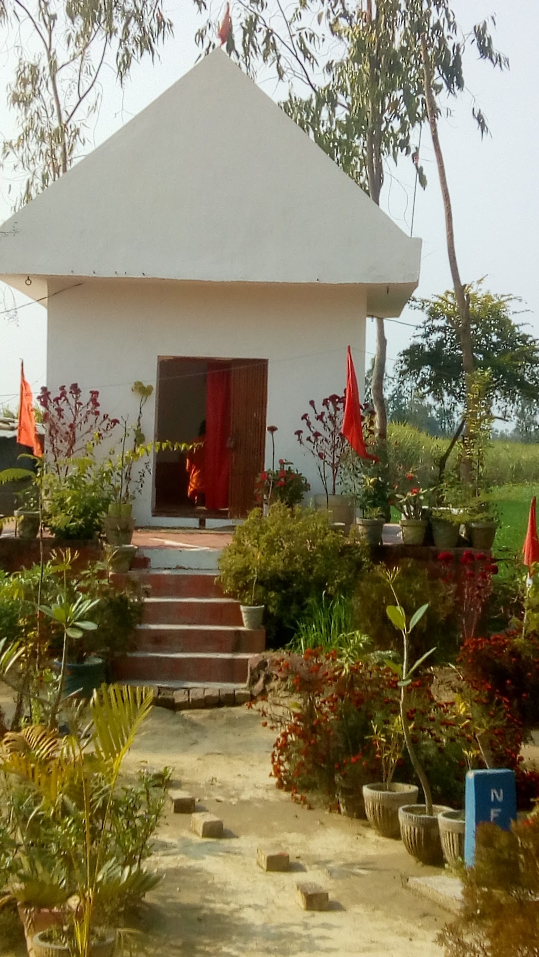 राम जानकी मंदिर निकट एचपी पेट्रोल पंप कमलापुर