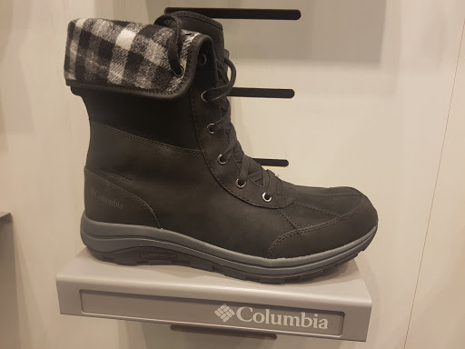 Sportswear Store «Columbia Sportswear», reviews and photos, 830 N Michigan Ave, Chicago, IL 60611, USA